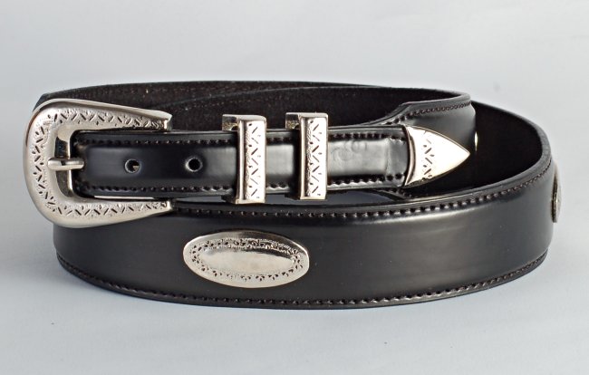 smooth grain single stitched leather belt with five silver-tone conchos