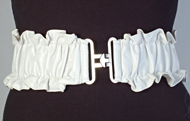 ruffled and crinkled white synthetic leather stretch belt