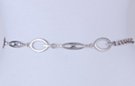 petite size chain belt, nearly 1" wide, alternating oval G's and pincer links, simple hook clasp and 1" ring at chain tip
